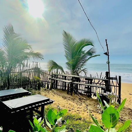 Waves Ranna Cabana And Seafood Exterior photo