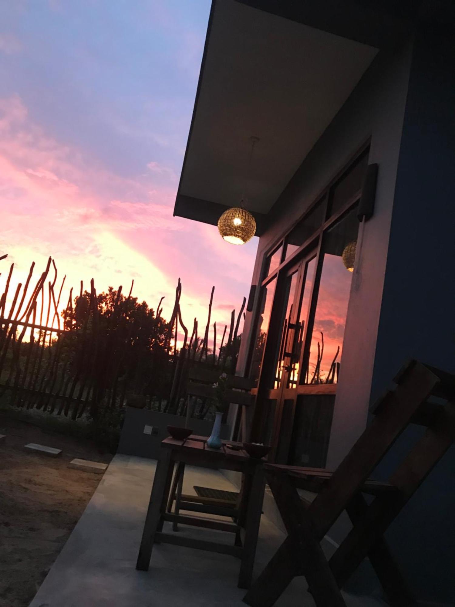 Waves Ranna Cabana And Seafood Exterior photo